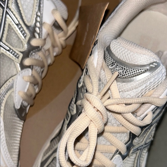 Asics Shoes - Women’s ASICS pure silver white GT-2160 women’s 7.5 crème
